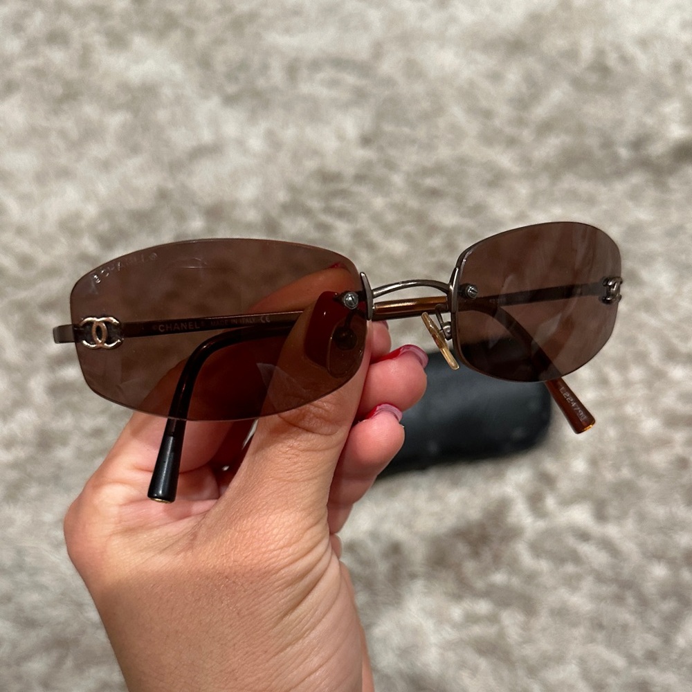 CHANEL Elegant Brown Sunglasses